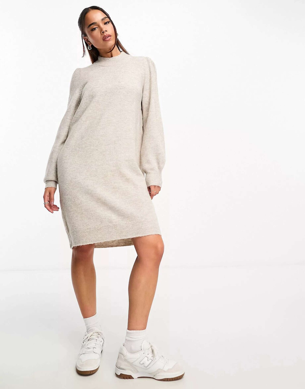 Вязаное мини-платье-джемпер с объемными рукавами JDY
Вязаное мини-платье-джемпер с объемными рукавами JDY