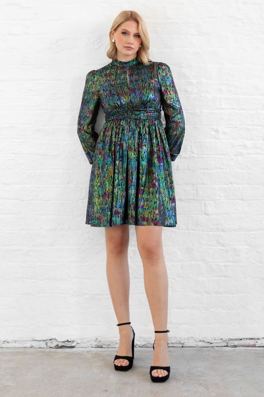 Мини плиссировка с металлическим вырезом замочной скважиной платье Lovedrobe, черный
Мини плиссировка с металлическим вырезом замочной скважиной платье Lovedrobe, черный