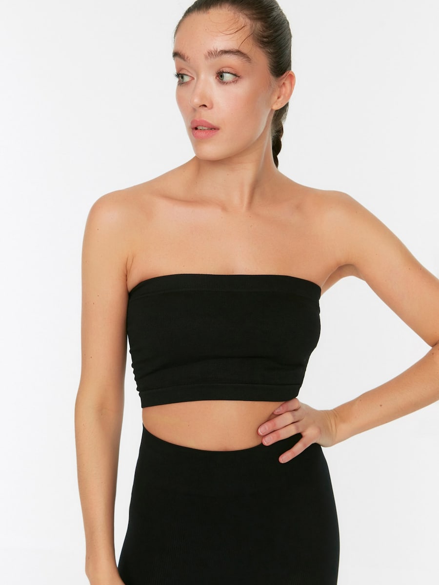 Топ Trendyol, черный
Топ Trendyol, черный