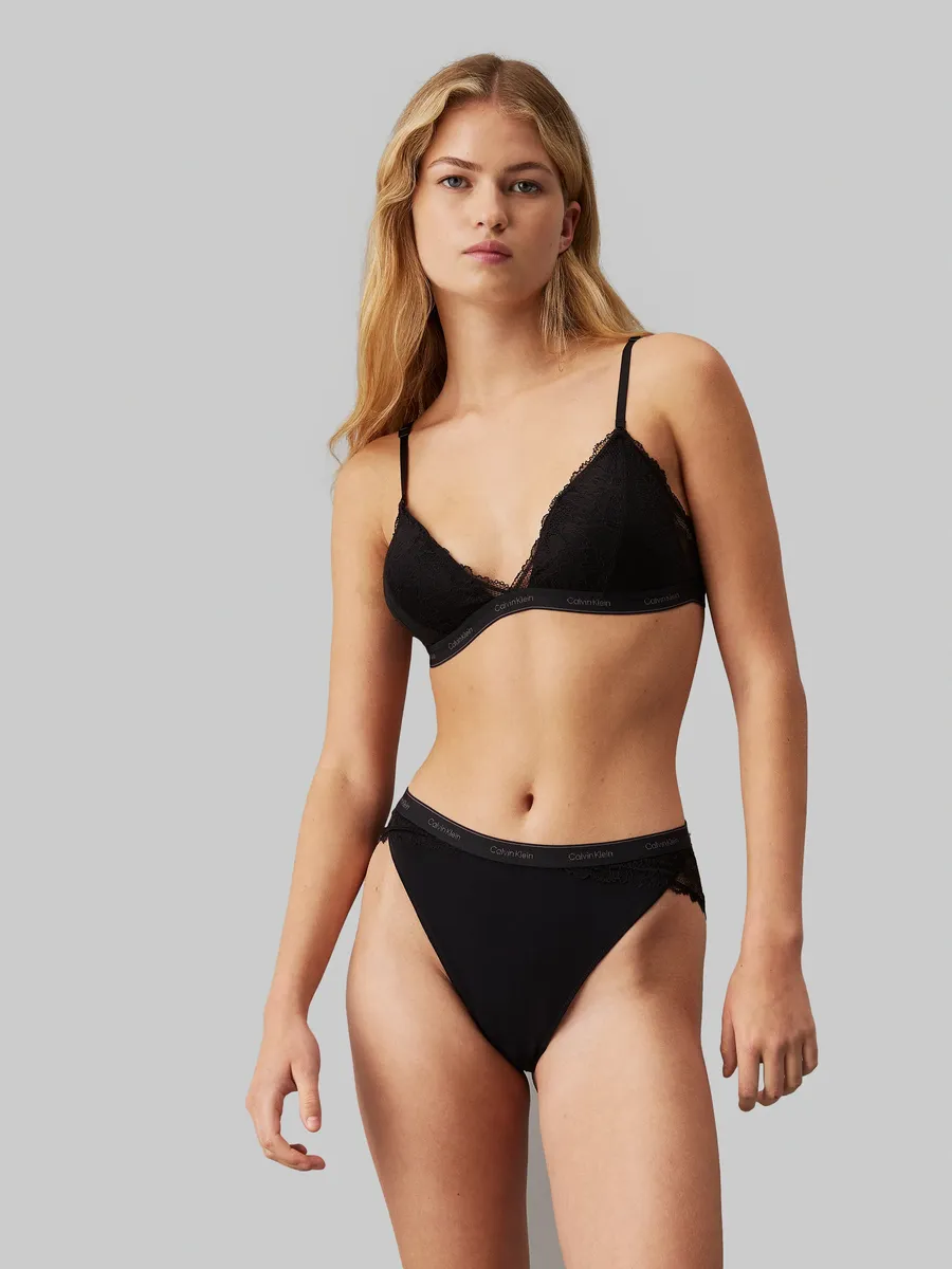 Треугольный бюстгальтер Calvin Klein Underwear "LIGHTLY LINED TRIANGLE", с кружевом, черный
Треугольный бюстгальтер Calvin Klein Underwear "LIGHTLY LINED TRIANGLE", с кружевом, черный