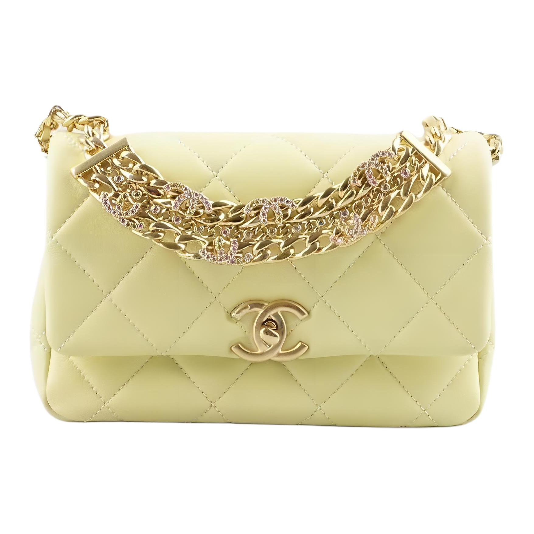 CHANEL Желтая женская мини-сумка через плечо из овчины
CHANEL Желтая женская мини-сумка через плечо из овчины