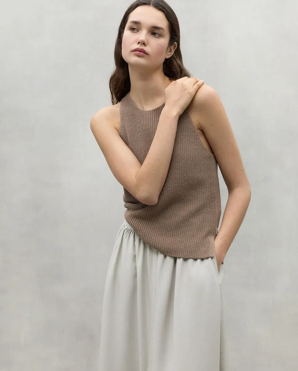 Женская майка на бретелях с V-образным вырезом Ecoalf, коричневый
Женская майка на бретелях с V-образным вырезом Ecoalf, коричневый