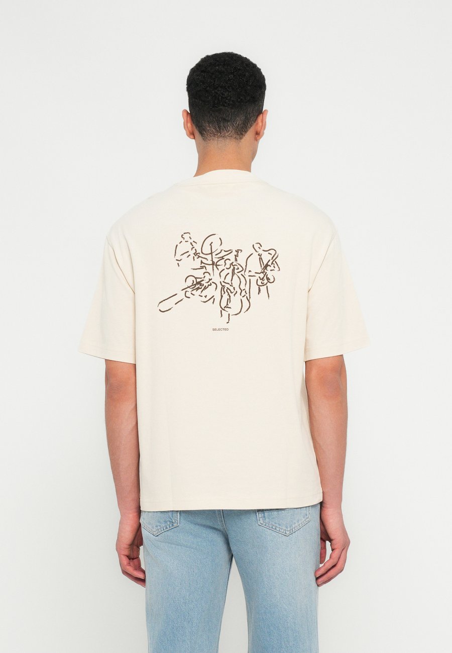 Футболка Selected Homme SLHRELAXARI GRAPHIC TEE, Beige
Футболка Selected Homme SLHRELAXARI GRAPHIC TEE, Beige