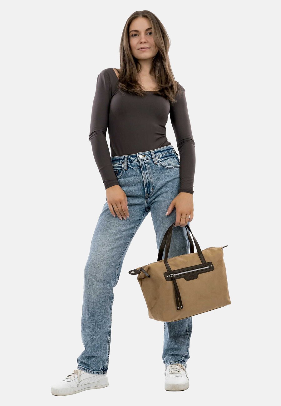 Сумка Emily & Noah Handbag, Taupe
Сумка Emily & Noah Handbag, Taupe