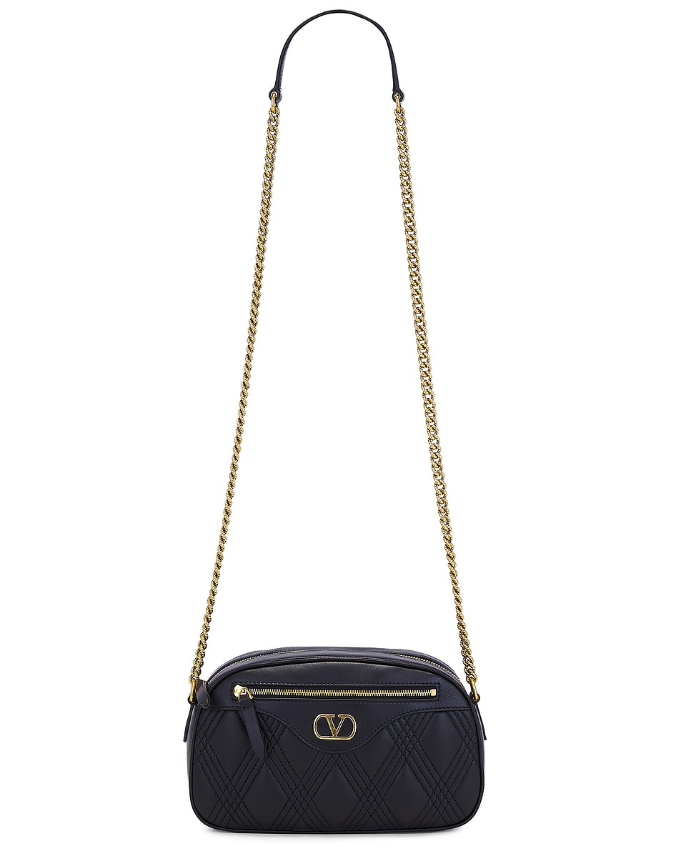 Сумка для фотоаппарата Valentino Garavani, цвет Nero
Сумка для фотоаппарата Valentino Garavani, цвет Nero