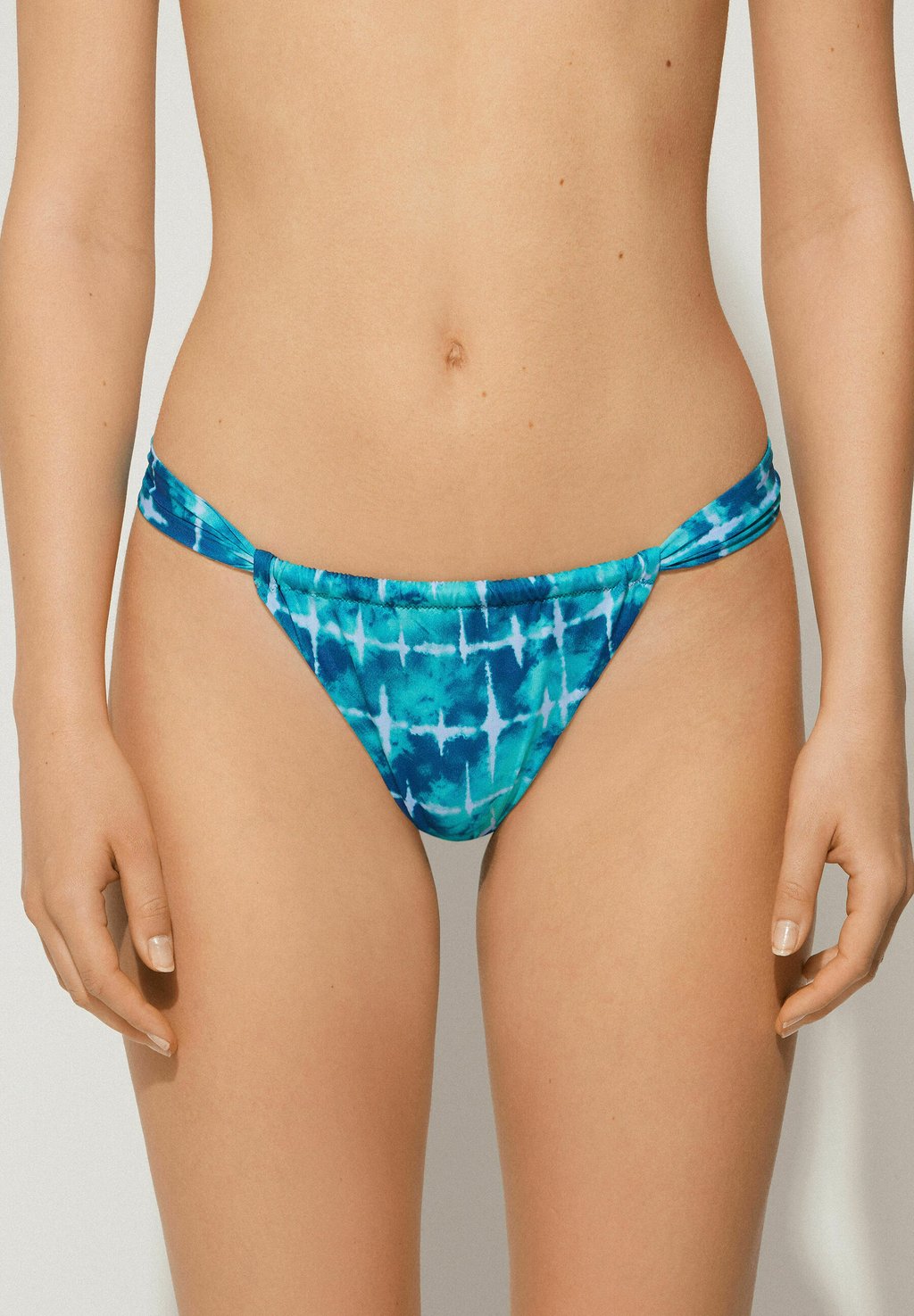 Плавки бикини BRASILIAN OCEAN ESSENCE Tezenis, синий
Плавки бикини BRASILIAN OCEAN ESSENCE Tezenis, синий