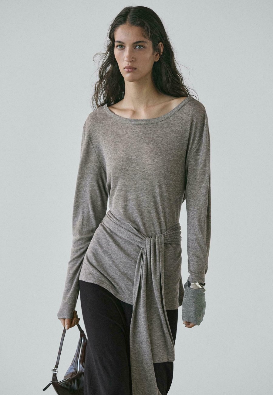 Топ Massimo Dutti WITH TIE DETAIL, Grey
Топ Massimo Dutti WITH TIE DETAIL, Grey