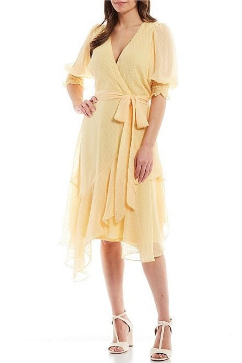 Короткое платье миди с пышными рукавами и запахом в подсолнухе Maison Tara, Sunflower
Короткое платье миди с пышными рукавами и запахом в подсолнухе Maison Tara, Sunflower