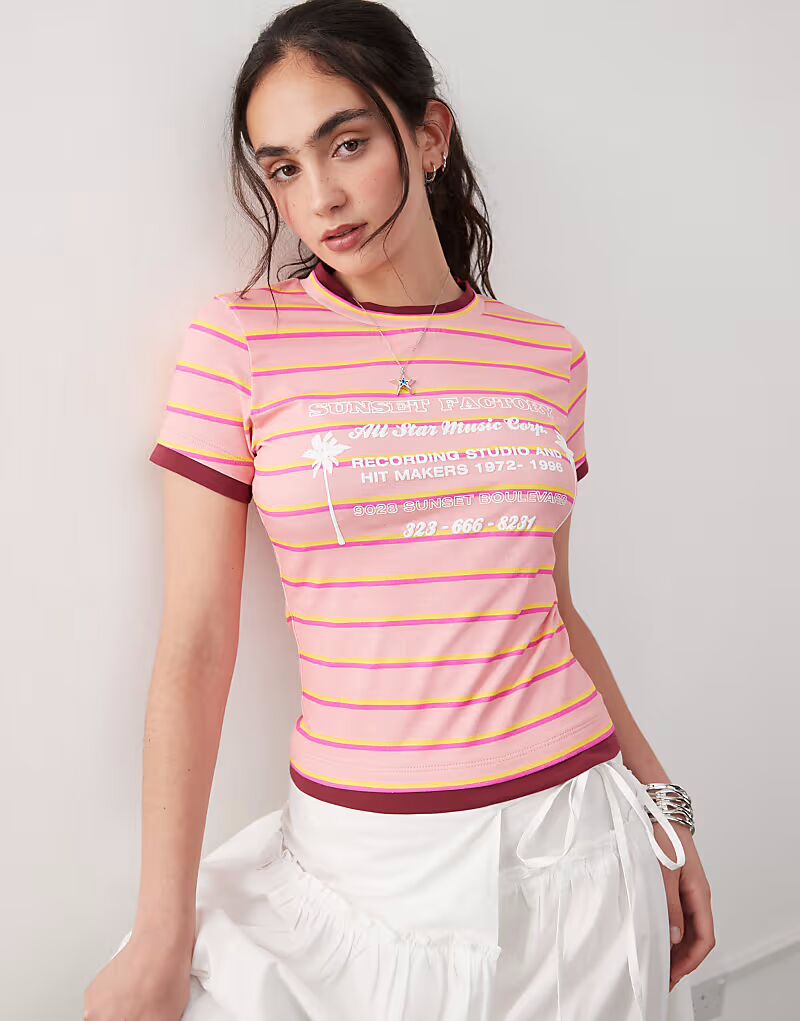 COLLUSION двухслойная детская футболка с графическим принтом
COLLUSION двухслойная детская футболка с графическим принтом