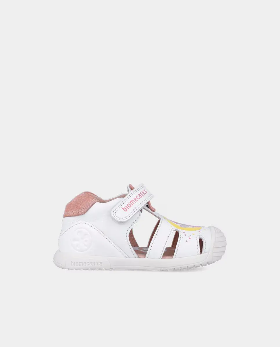 Сандалии из кожи для девочек с закрытым носком и принтом «Сказки» Biomecanics, белый
Сандалии из кожи для девочек с закрытым носком и принтом «Сказки» Biomecanics, белый