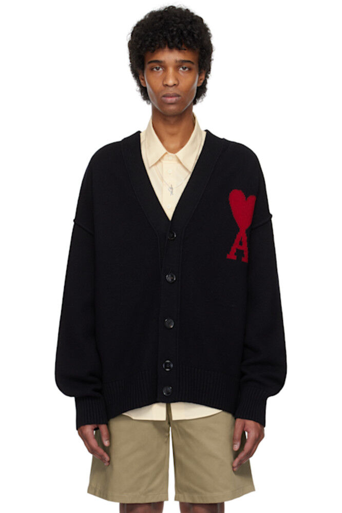 Черный шерстяной кардиган Ami de Coeur AMI Paris
Черный шерстяной кардиган Ami de Coeur AMI Paris