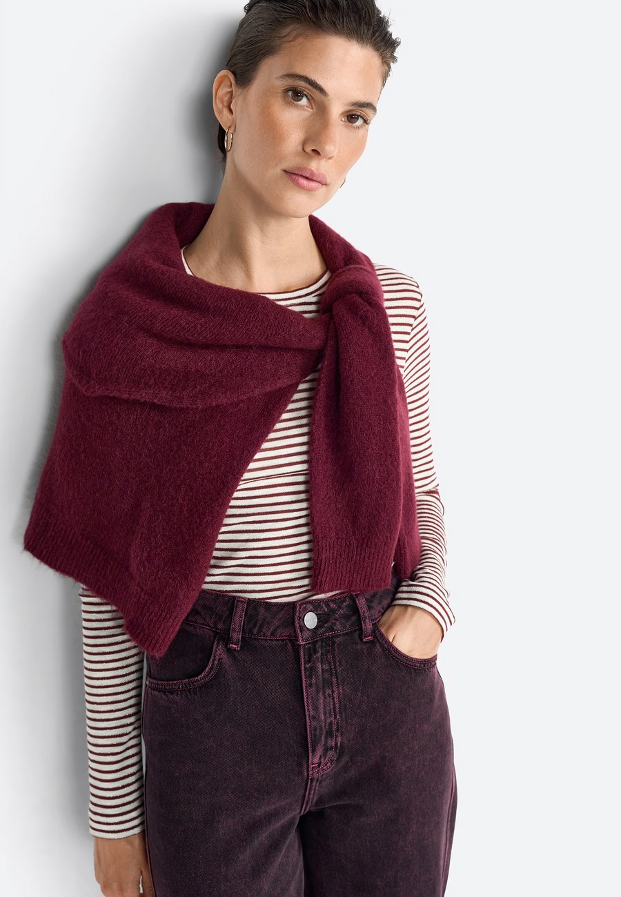 Топ Rich & Royal Long sleeved top, Ruby Glow/Bordeaux
Топ Rich & Royal Long sleeved top, Ruby Glow/Bordeaux