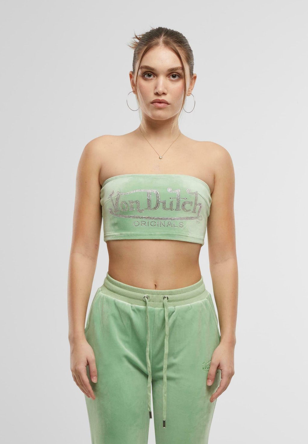 Топ SWAY Von Dutch, зеленый
Топ SWAY Von Dutch, зеленый