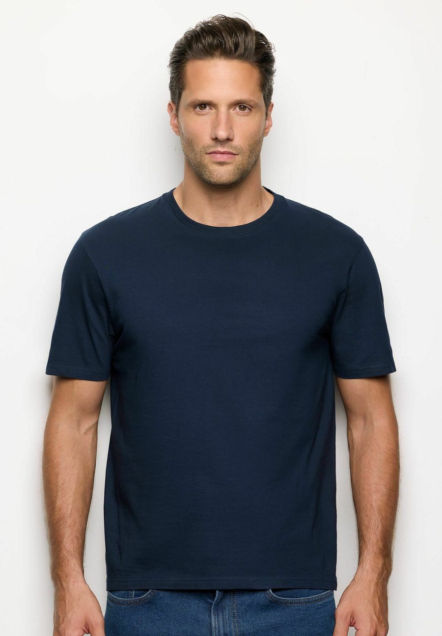 Футболка Yamamay DAILY 3 MULTIPACK, Dark Blue (Plain)/Dark Blue
Футболка Yamamay DAILY 3 MULTIPACK, Dark Blue (Plain)/Dark Blue