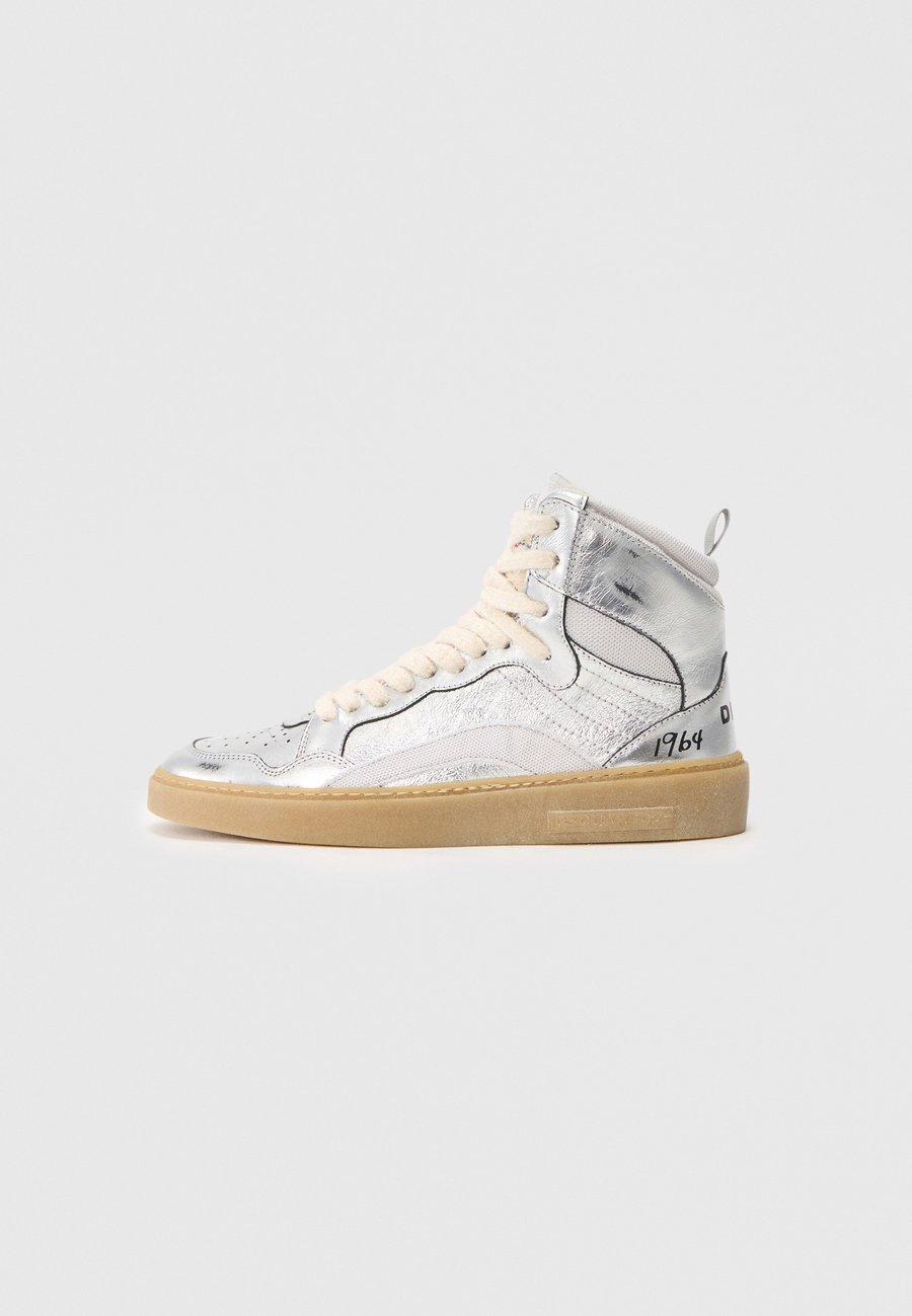 Кроссовки Dsquared2 High-top trainers, Argento-Coloured/Silver-Coloured
Кроссовки Dsquared2 High-top trainers, Argento-Coloured/Silver-Coloured