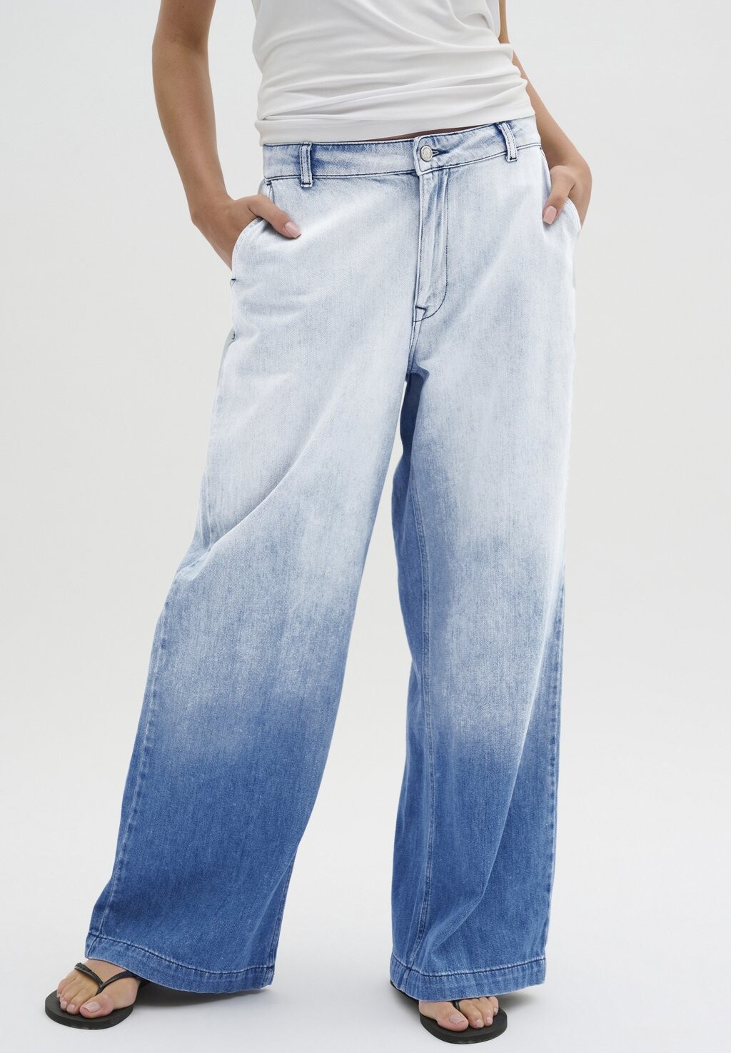 Широкие джинсы, окрашенные в синий цвет Malomw Wide Y My Essential Wardrobe, цвет Blue Dip Dye
Широкие джинсы, окрашенные в синий цвет Malomw Wide Y My Essential Wardrobe, цвет Blue Dip Dye