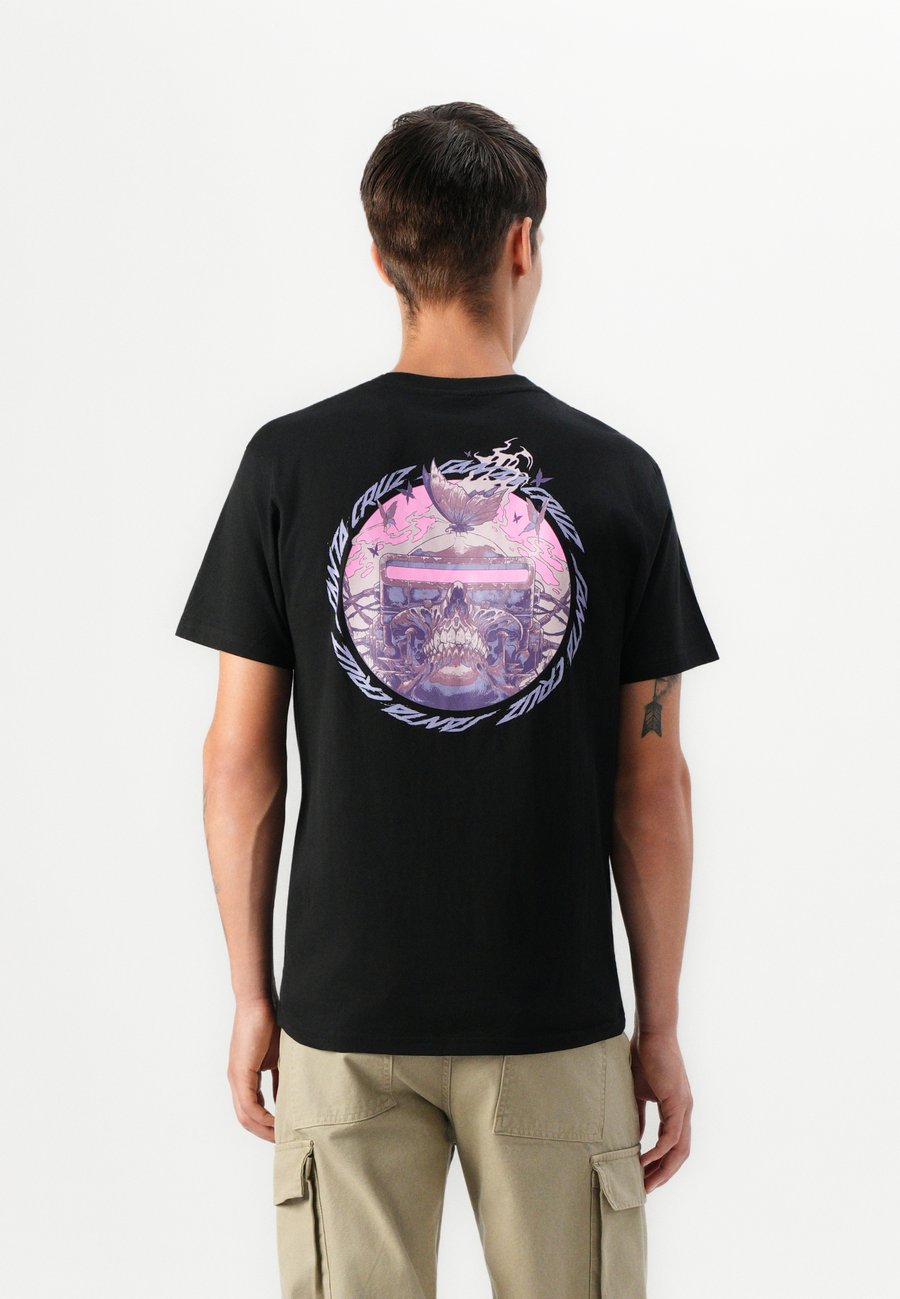 Футболка Santa Cruz WOOTEN CYBER UNISEX, Black, Черный, Футболка Santa Cruz WOOTEN CYBER UNISEX, Black
Футболка Santa Cruz WOOTEN CYBER UNISEX, Black, Черный, Футболка Santa Cruz WOOTEN CYBER UNISEX, Black