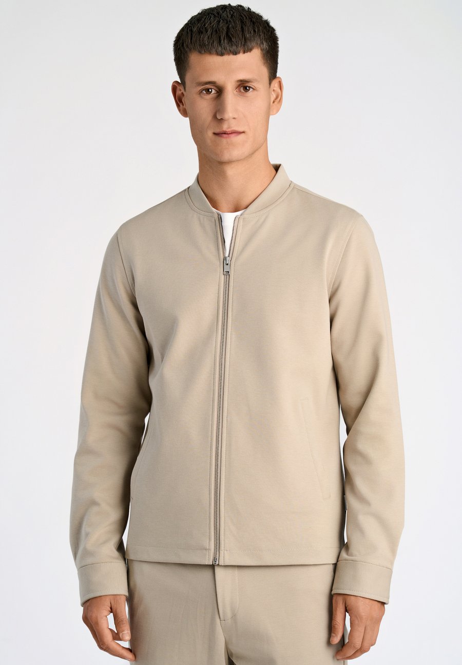 Куртка Lindbergh Bomber Jacket, Lt Stone/Stone
Куртка Lindbergh Bomber Jacket, Lt Stone/Stone
