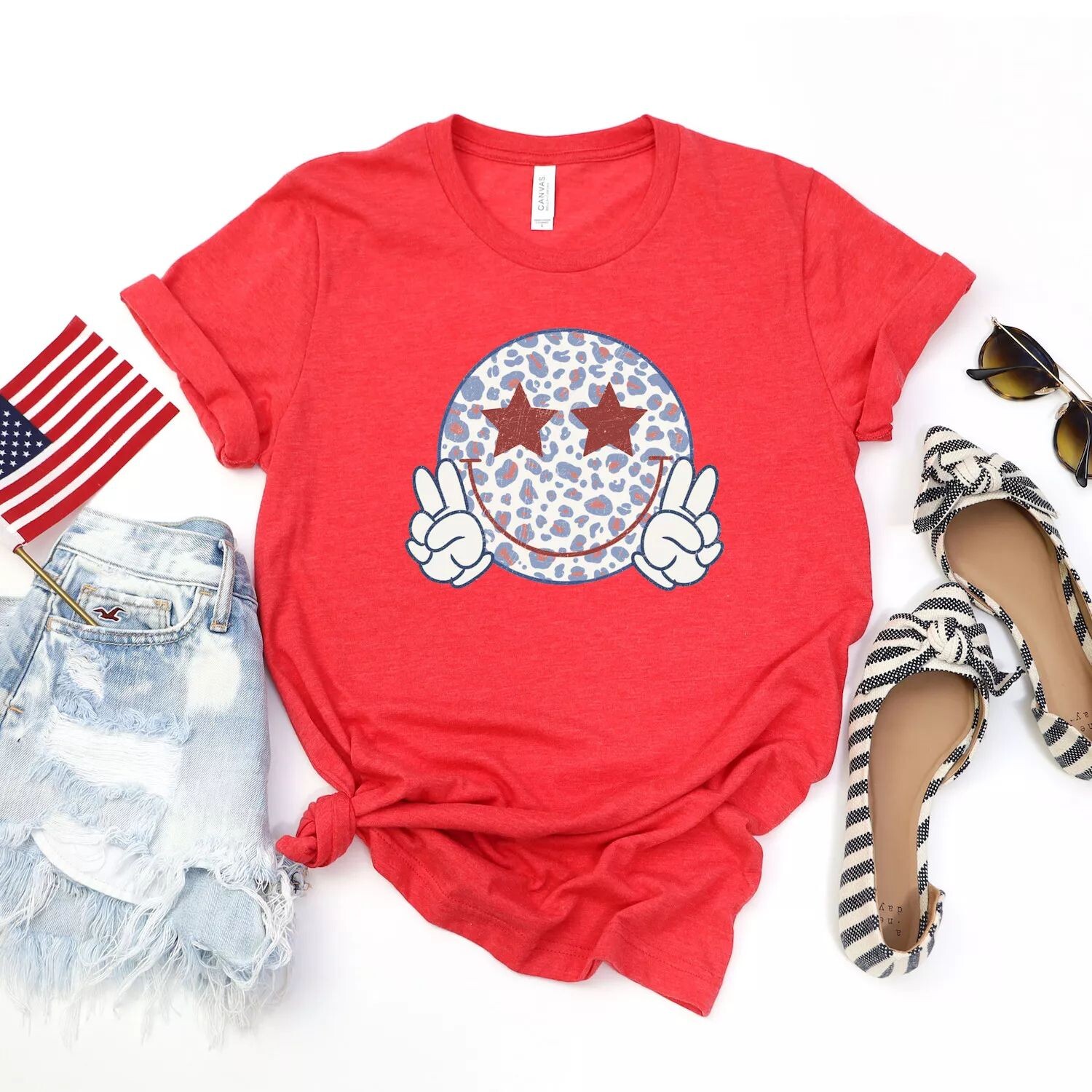 Футболка с короткими рукавами и рисунком знака мира со смайликом и леопардовым принтом Simply Sage Market, Коричневый, Футболка с короткими рукавами и рисунком знака мира со смайликом и леопардовым принтом Simply Sage Market
Футболка с короткими рукавами и рисунком знака мира со смайликом и леопардовым принтом Simply Sage Market, Коричневый, Футболка с короткими рукавами и рисунком знака мира со смайликом и леопардовым принтом Simply Sage Market