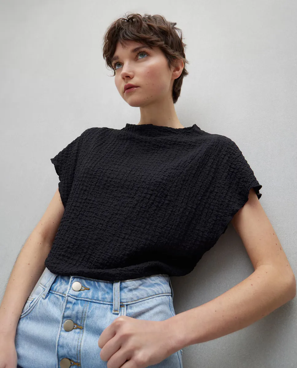 Женская футболка без рукавов с тисненой тканью Easy Wear, черный
Женская футболка без рукавов с тисненой тканью Easy Wear, черный