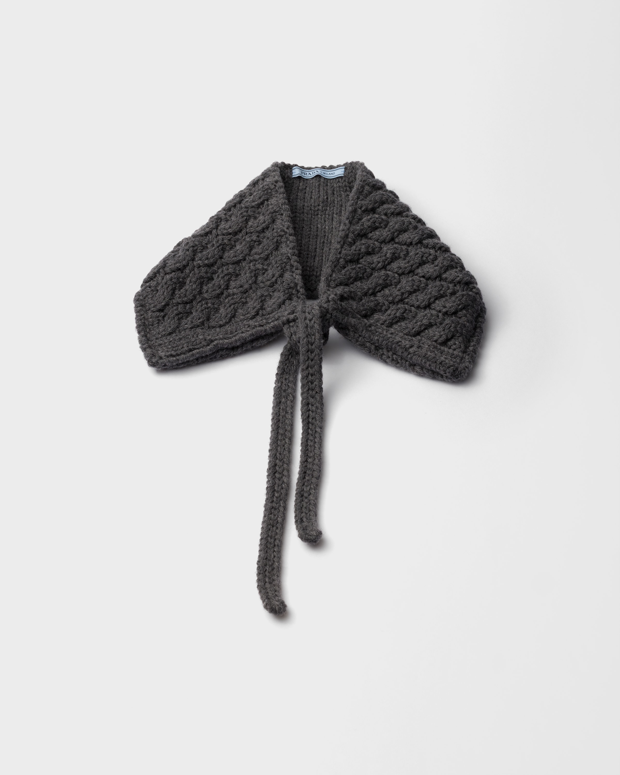 Вязаный воротник из шерсти Prada, грифельно-серый
Вязаный воротник из шерсти Prada, грифельно-серый