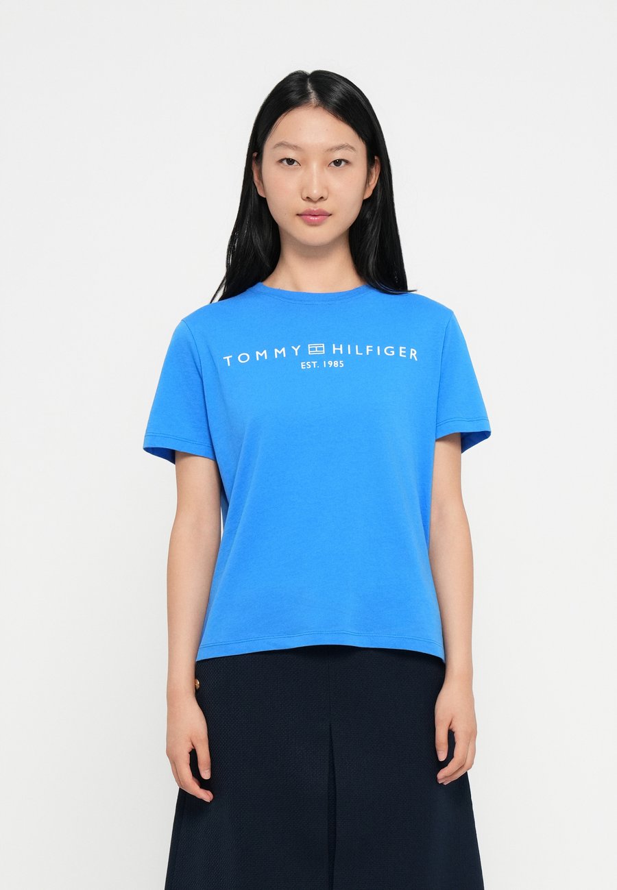 Футболка Tommy Hilfiger LOGO, Mesmerizing Blue/Blue, Синий, Футболка Tommy Hilfiger LOGO, Mesmerizing Blue/Blue
Футболка Tommy Hilfiger LOGO, Mesmerizing Blue/Blue, Синий, Футболка Tommy Hilfiger LOGO, Mesmerizing Blue/Blue