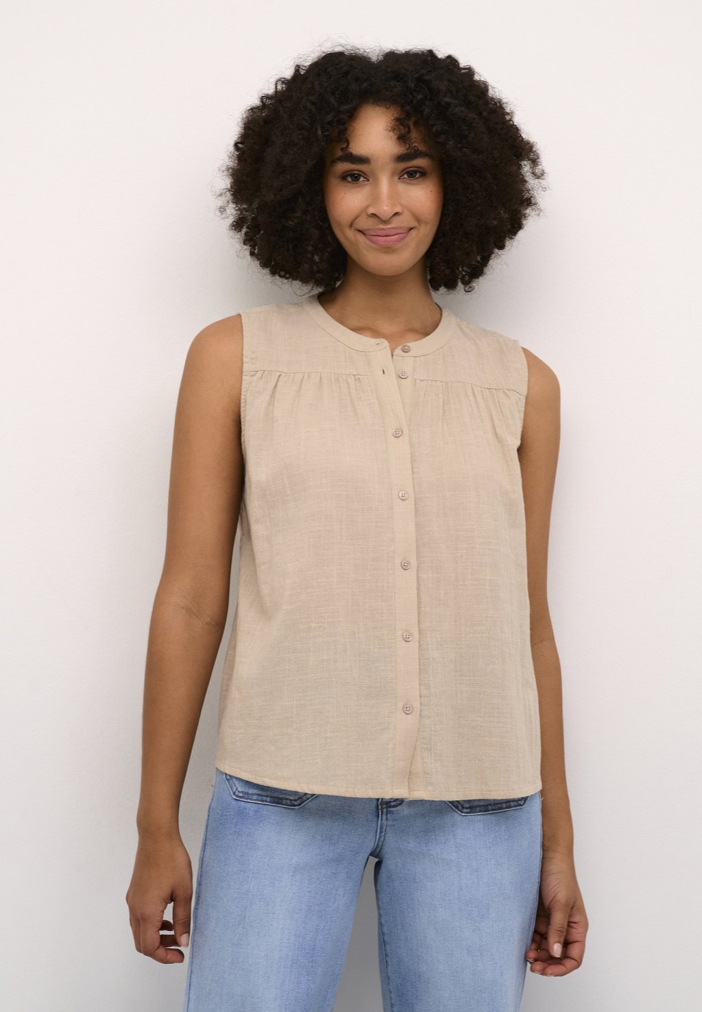 Топ KAPAULINE - Blouse Kaffe, песочный
Топ KAPAULINE - Blouse Kaffe, песочный