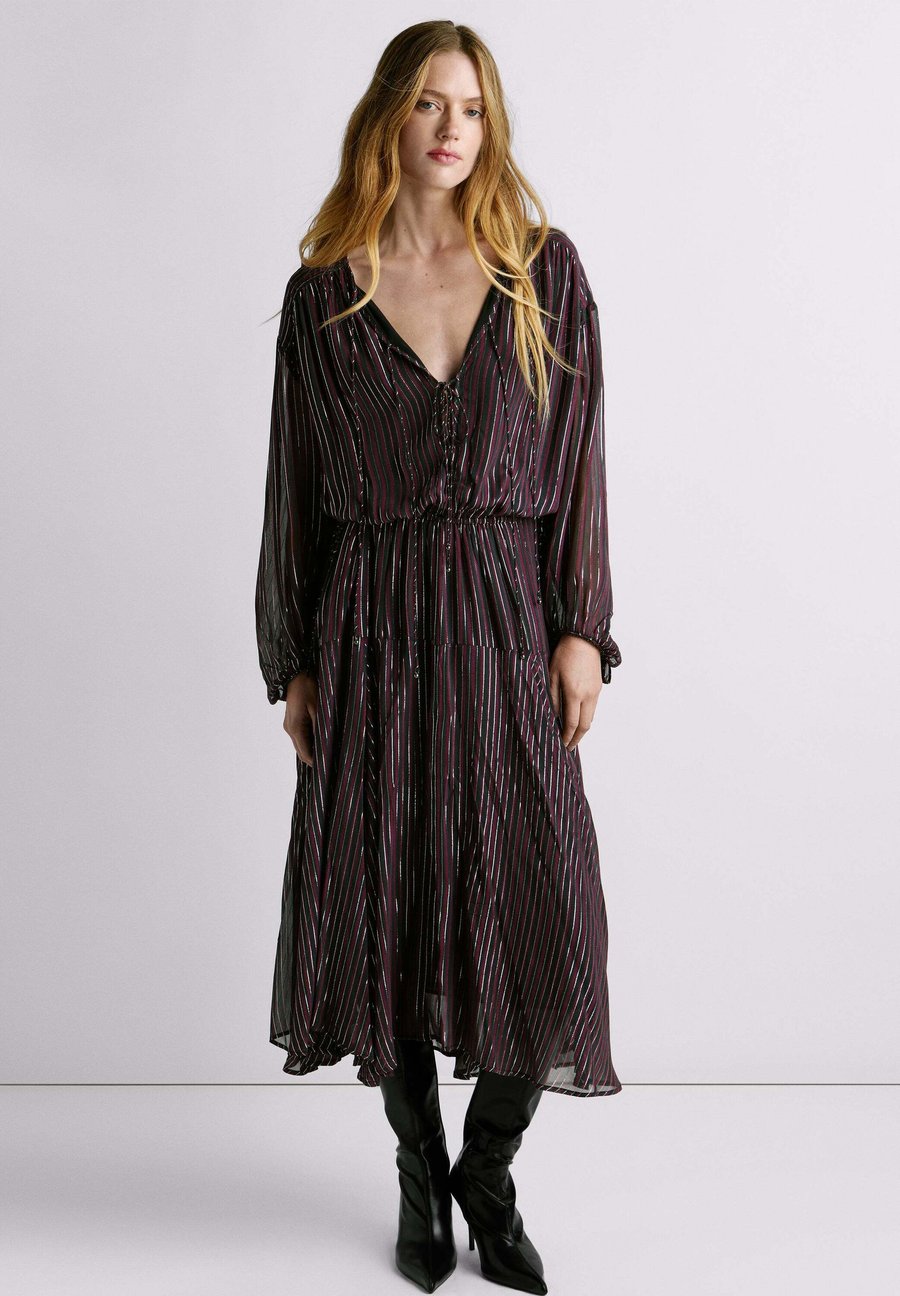 Платье Pepe Jeans W11 LUDIE, Lotus Red/Dark Red
Платье Pepe Jeans W11 LUDIE, Lotus Red/Dark Red