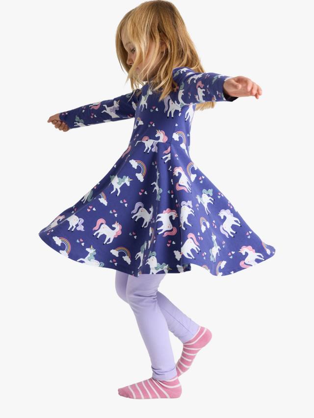Детское облегающее платье-клеш с принтом единорога Polarn O. Pyret, синий
Детское облегающее платье-клеш с принтом единорога Polarn O. Pyret, синий