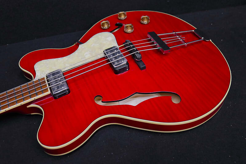 Басс гитара Hofner HCT-500/7-TR Contemporary Verythin Bass Guitar Great UK Vintage Vibe Trans Red Flame Top.
Басс гитара Hofner HCT-500/7-TR Contemporary Verythin Bass Guitar Great UK Vintage Vibe Trans Red Flame Top.