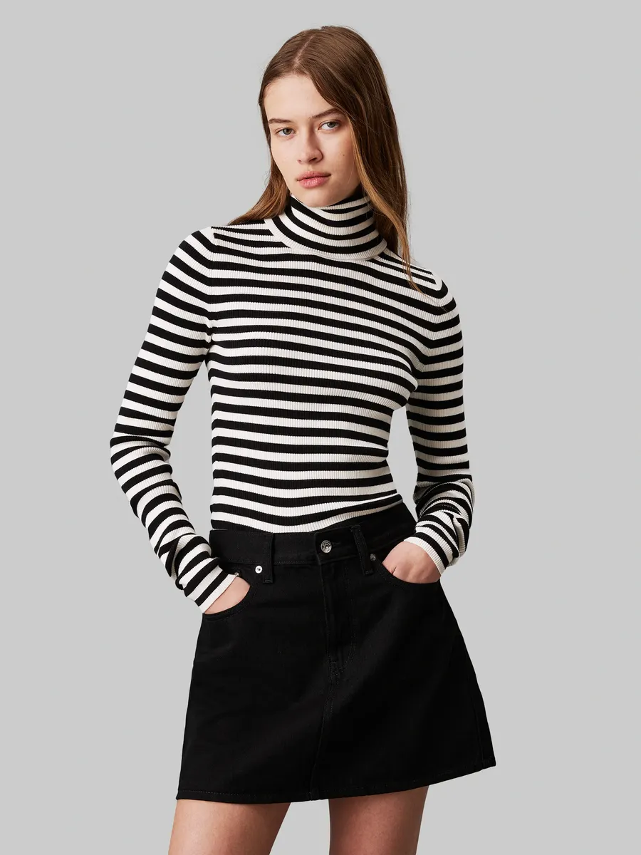 Свитер с высоким воротником Calvin Klein Jeans "WOVEN LABEL ROLL NECK SWEATER", с нашивкой-логотипом, слоновая кость
Свитер с высоким воротником Calvin Klein Jeans "WOVEN LABEL ROLL NECK SWEATER", с нашивкой-логотипом, слоновая кость