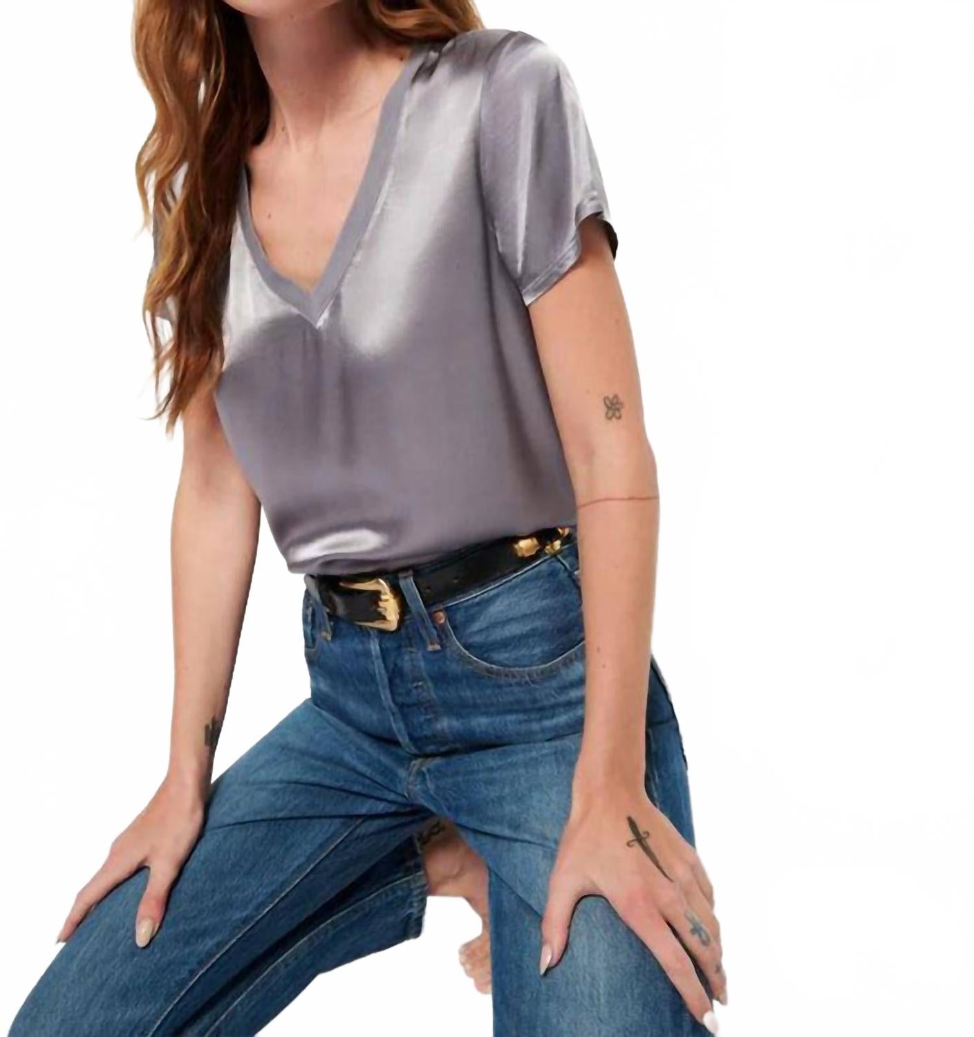 Футболка June с V-образным вырезом в цвете дым Nation LTD, Smoke, Серый, Футболка June с V-образным вырезом в цвете дым Nation LTD, Smoke
Футболка June с V-образным вырезом в цвете дым Nation LTD, Smoke, Серый, Футболка June с V-образным вырезом в цвете дым Nation LTD, Smoke