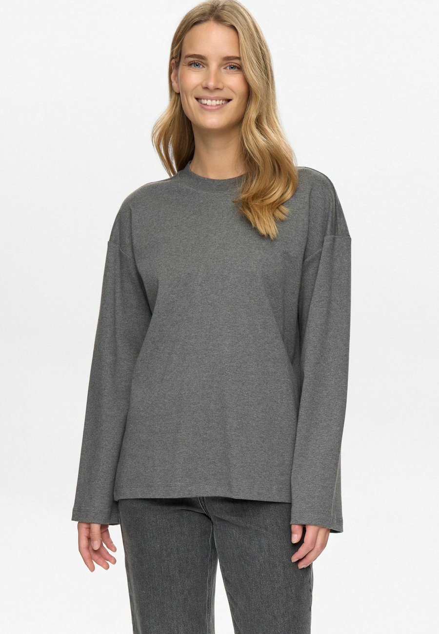Топ Nümph Long sleeved top, Dark Grey Melange/Dark Grey
Топ Nümph Long sleeved top, Dark Grey Melange/Dark Grey