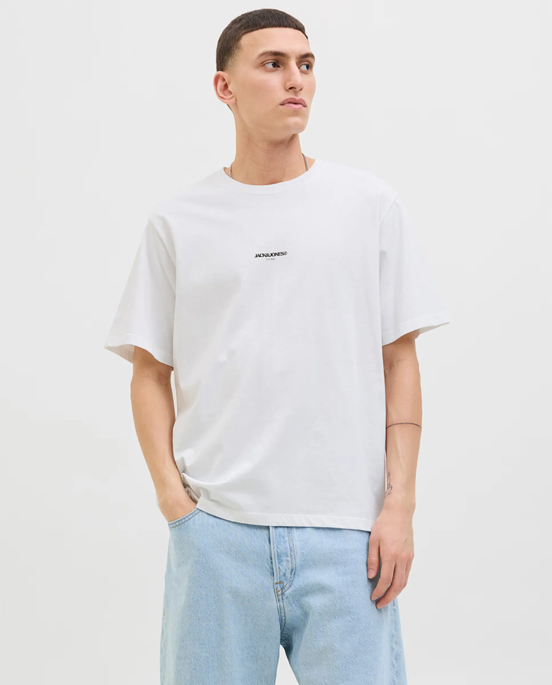 Мужская футболка с коротким рукавом и принтом на спине Jack & Jones, белый
Мужская футболка с коротким рукавом и принтом на спине Jack & Jones, белый