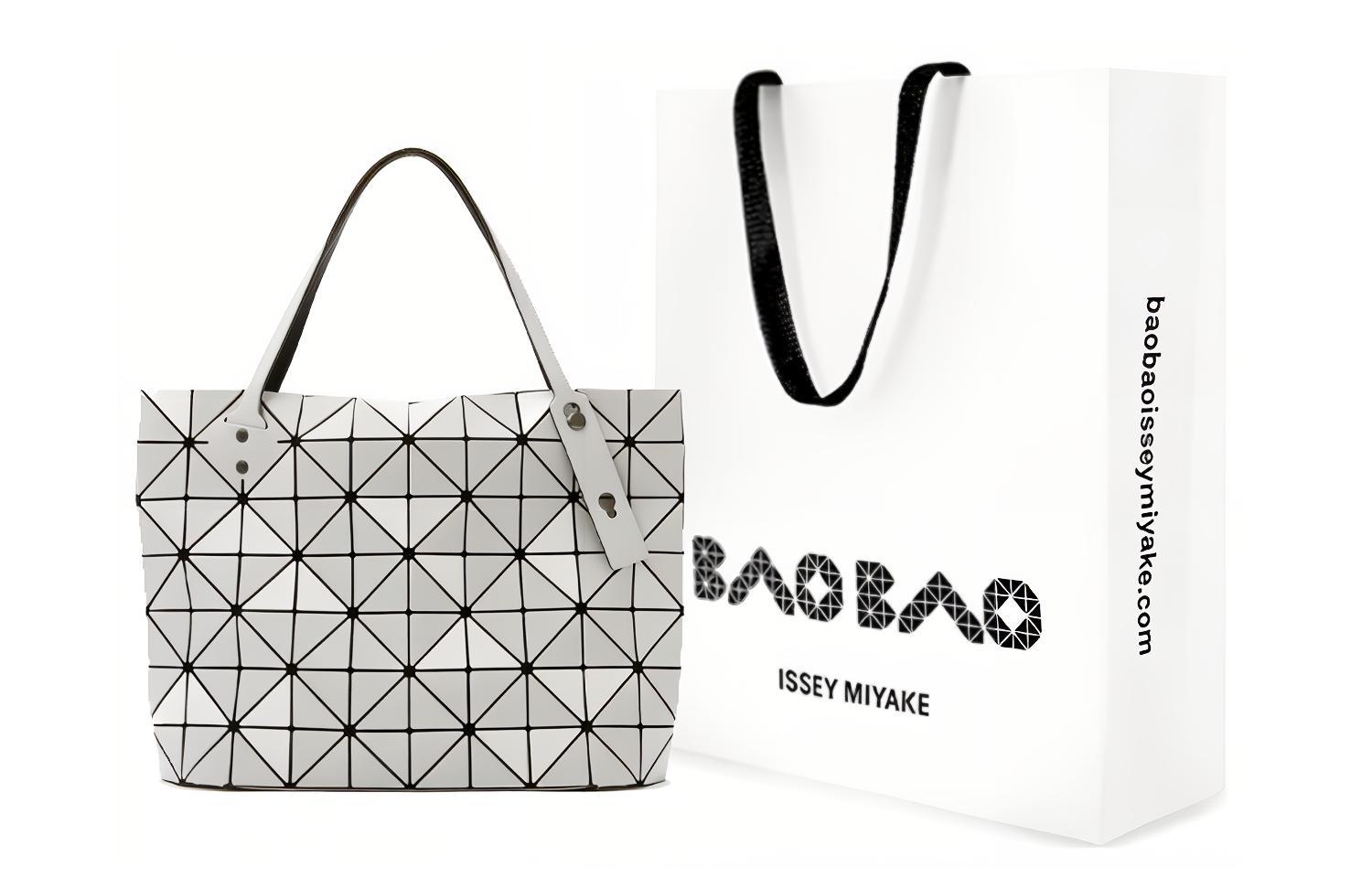 ISSEY MIYAKE Женская сумка через плечо из поливинилхлорида светло-серого цвета
ISSEY MIYAKE Женская сумка через плечо из поливинилхлорида светло-серого цвета