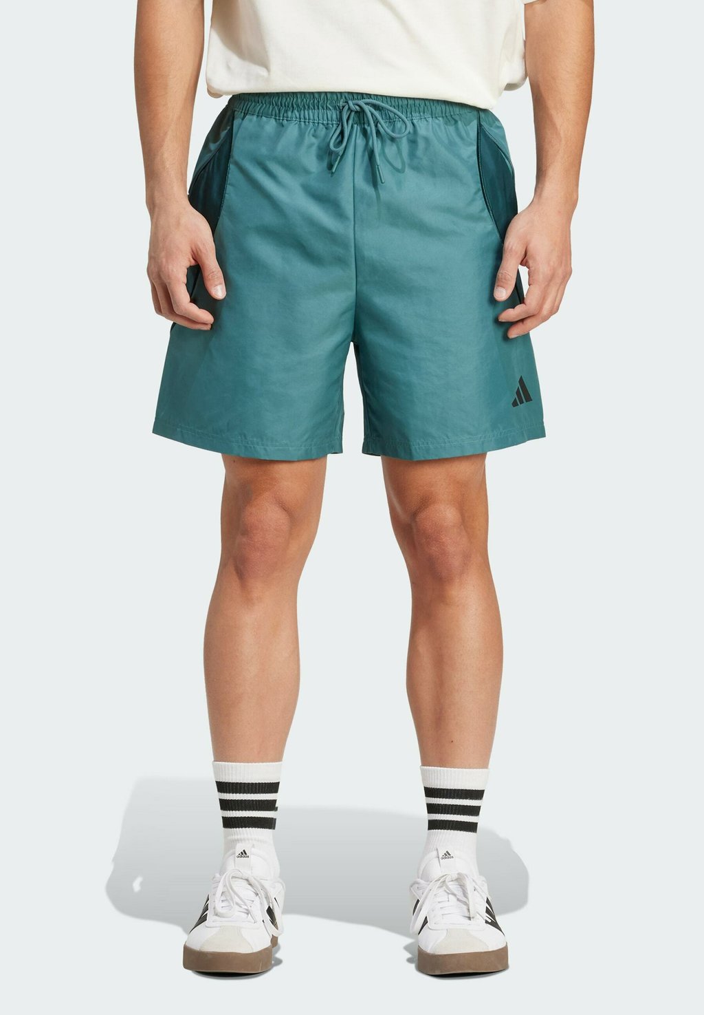 Шорты STADIUM - Tracksuit bottoms Adidas Sportswear, цвет Preloved Teal Aurora Ivy 
Шорты STADIUM - Tracksuit bottoms Adidas Sportswear, цвет Preloved Teal Aurora Ivy