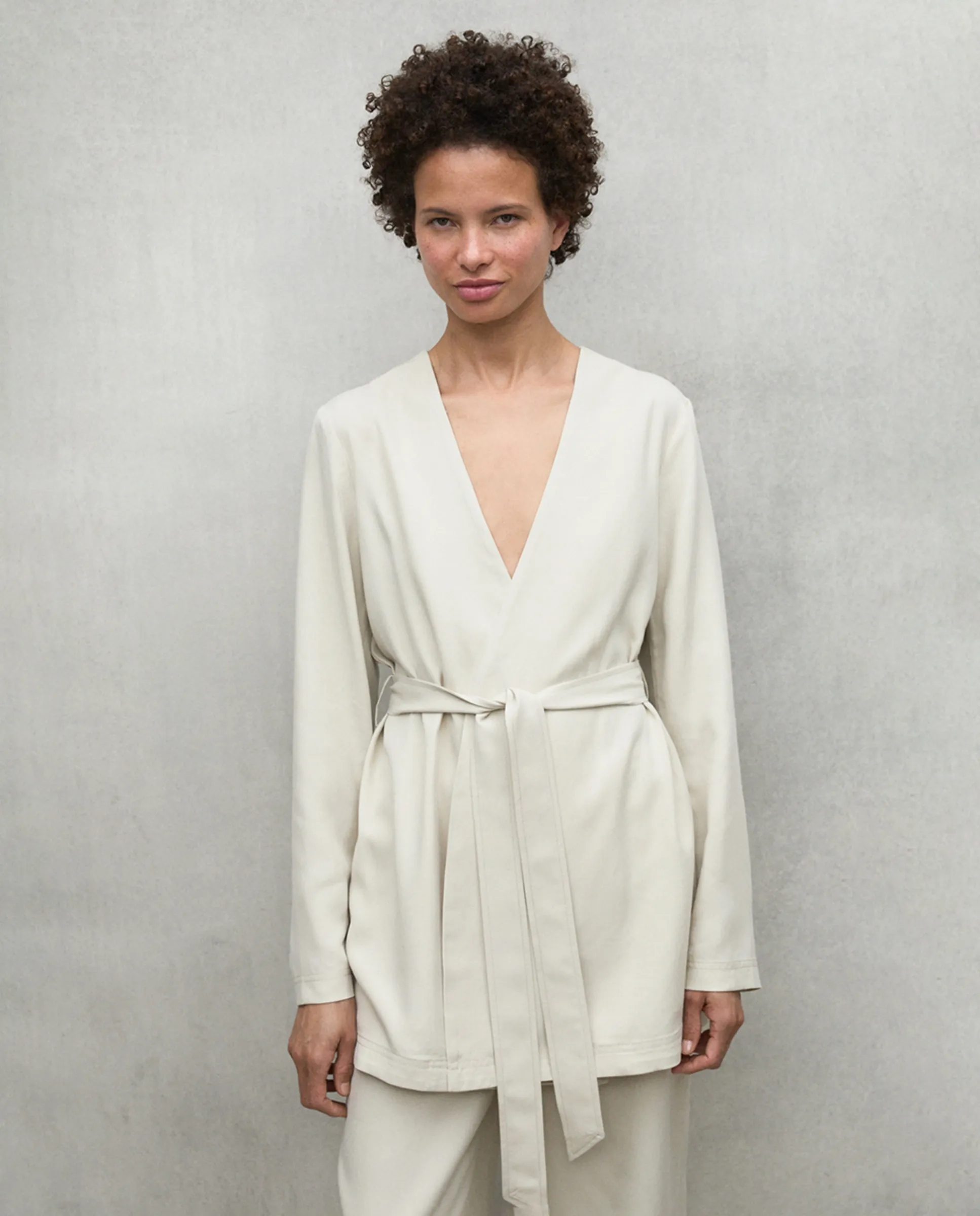 Женская легкая куртка расслабленного кроя Ecoalf, бежевый
Женская легкая куртка расслабленного кроя Ecoalf, бежевый