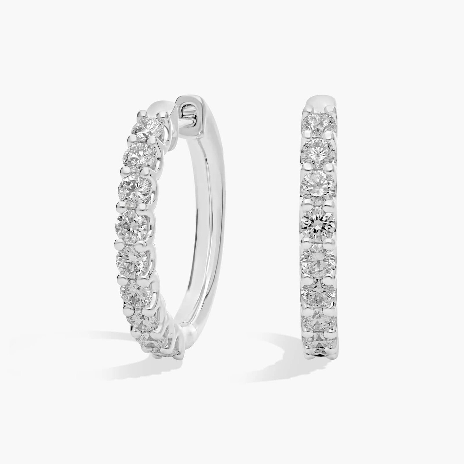 Серьги-кольца с бриллиантами Luna, обращенными вперед, из 18-каратного белого золота (1 1/2 карата, цвет G/SI) Blue Nile 
Серьги-кольца с бриллиантами Luna, обращенными вперед, из 18-каратного белого золота (1 1/2 карата, цвет G/SI) Blue Nile