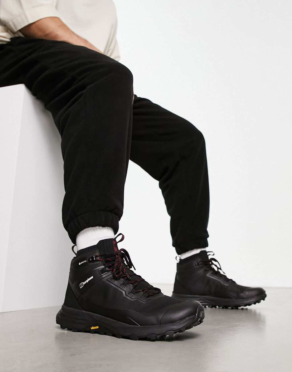 Черные водонепроницаемые утепленные походные ботинки Berghaus VC22 Gore-TEX с подошвой Vibram с высоким сцеплением., Черный, Черные водонепроницаемые утепленные походные ботинки Berghaus VC22 Gore-TEX с подошвой Vibram с высоким сцеплением.
Черные водонепроницаемые утепленные походные ботинки Berghaus VC22 Gore-TEX с подошвой Vibram с высоким сцеплением., Черный, Черные водонепроницаемые утепленные походные ботинки Berghaus VC22 Gore-TEX с подошвой Vibram с высоким сцеплением.
