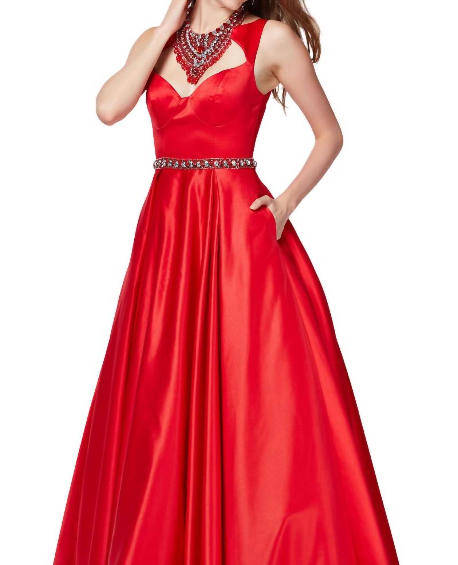 Платье для выпускного вечера с бисером в ярко-красном цвете Angela & Alison
Платье для выпускного вечера с бисером в ярко-красном цвете Angela & Alison