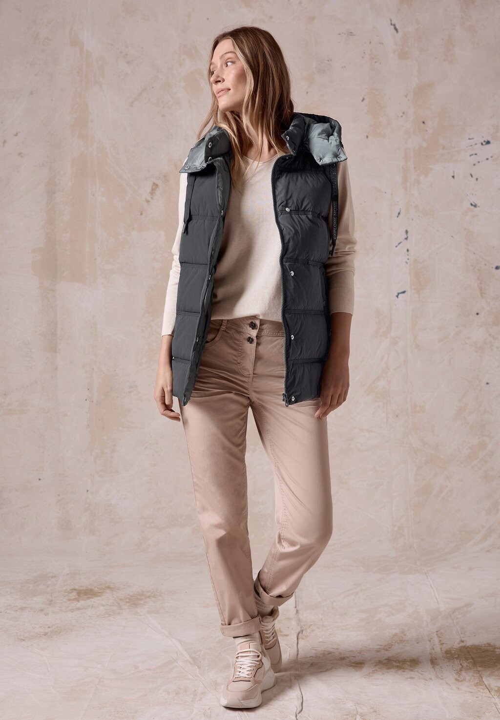 Жилет MIT KAPUZE Cecil, темно-синий
Жилет MIT KAPUZE Cecil, темно-синий