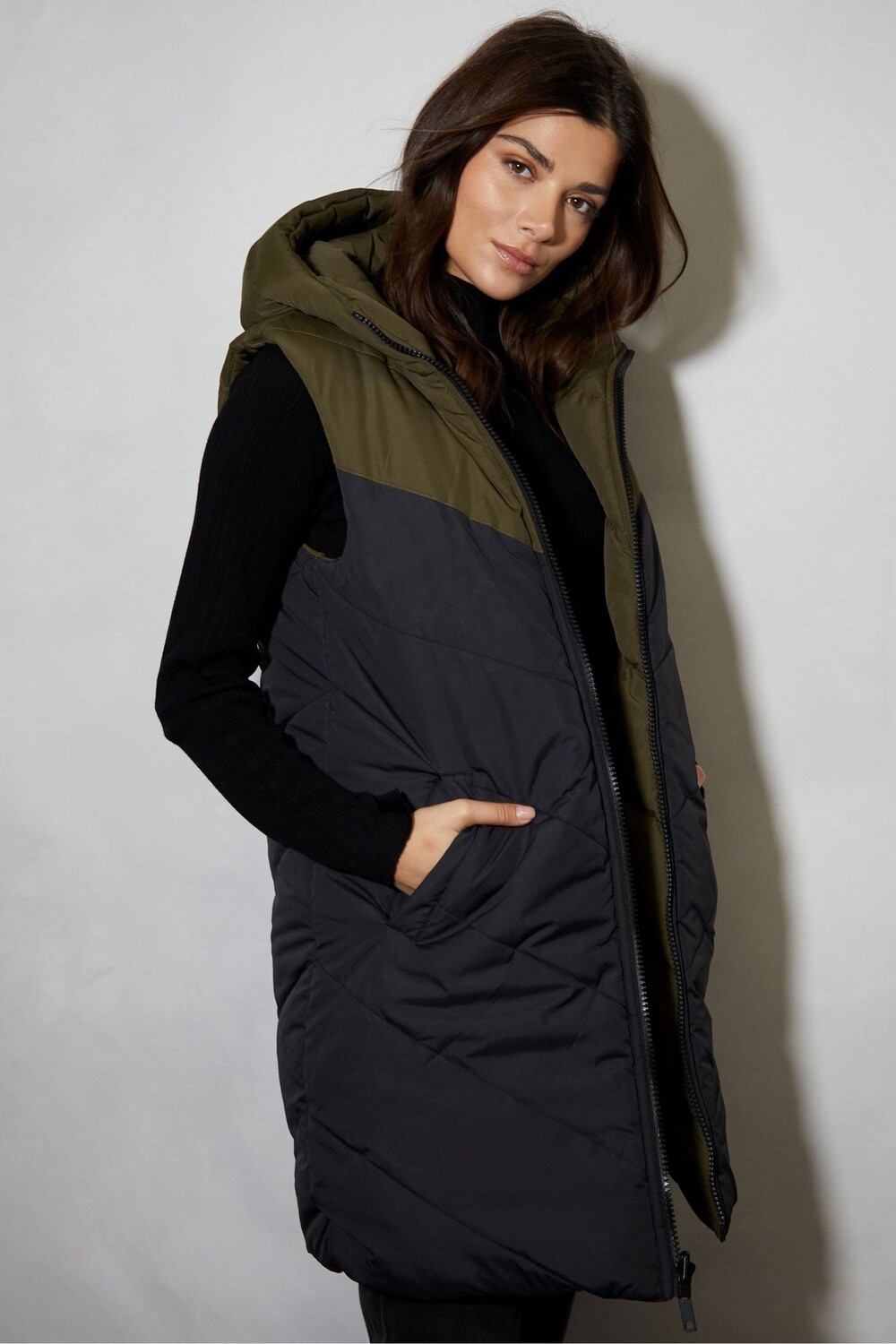 Двусторонний удлиненный жилет с капюшоном и утеплителем Threadbare, зеленый
Двусторонний удлиненный жилет с капюшоном и утеплителем Threadbare, зеленый