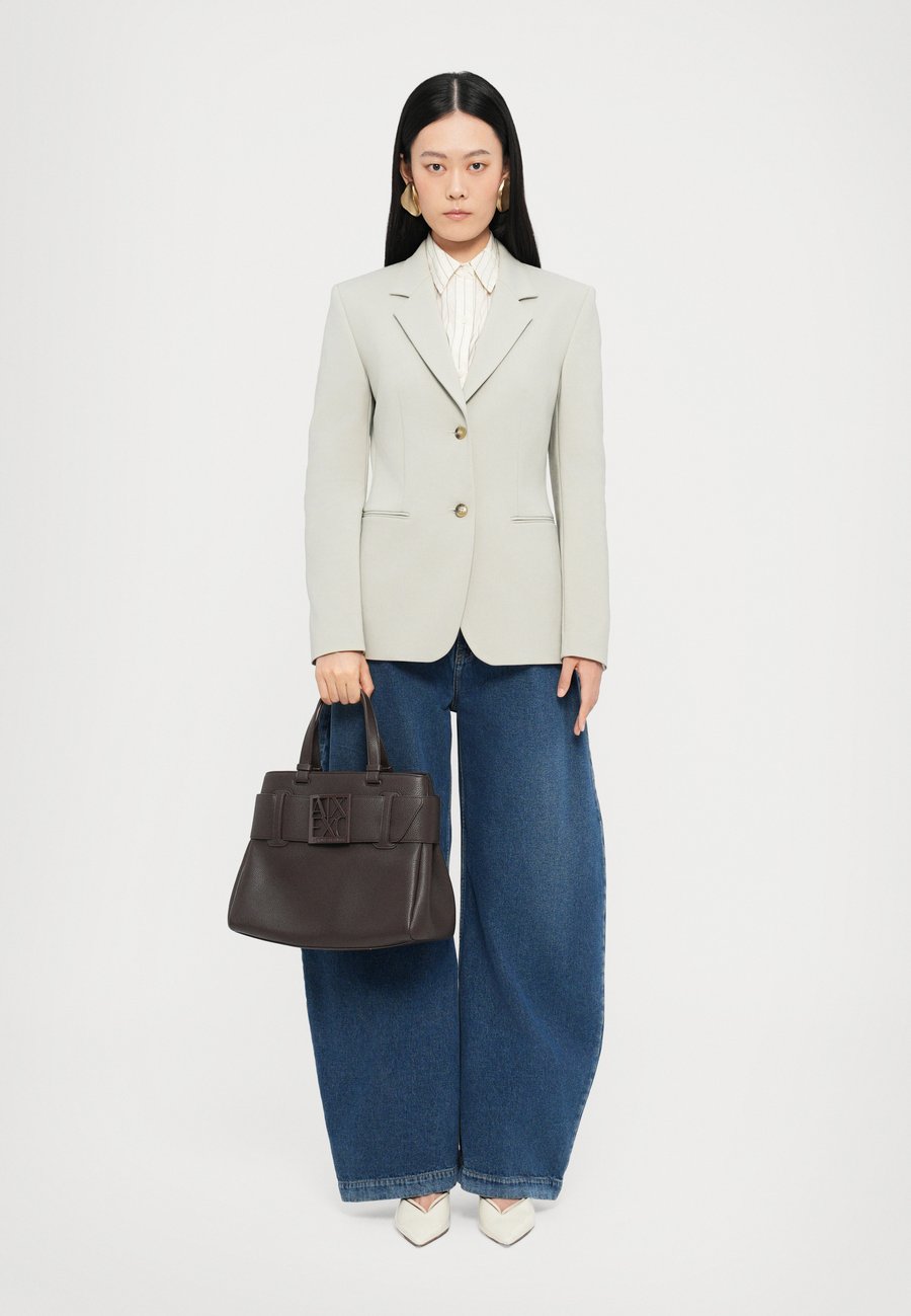 Сумка Armani Exchange SUSIE SOFT, Hot Fudge/Brown
Сумка Armani Exchange SUSIE SOFT, Hot Fudge/Brown