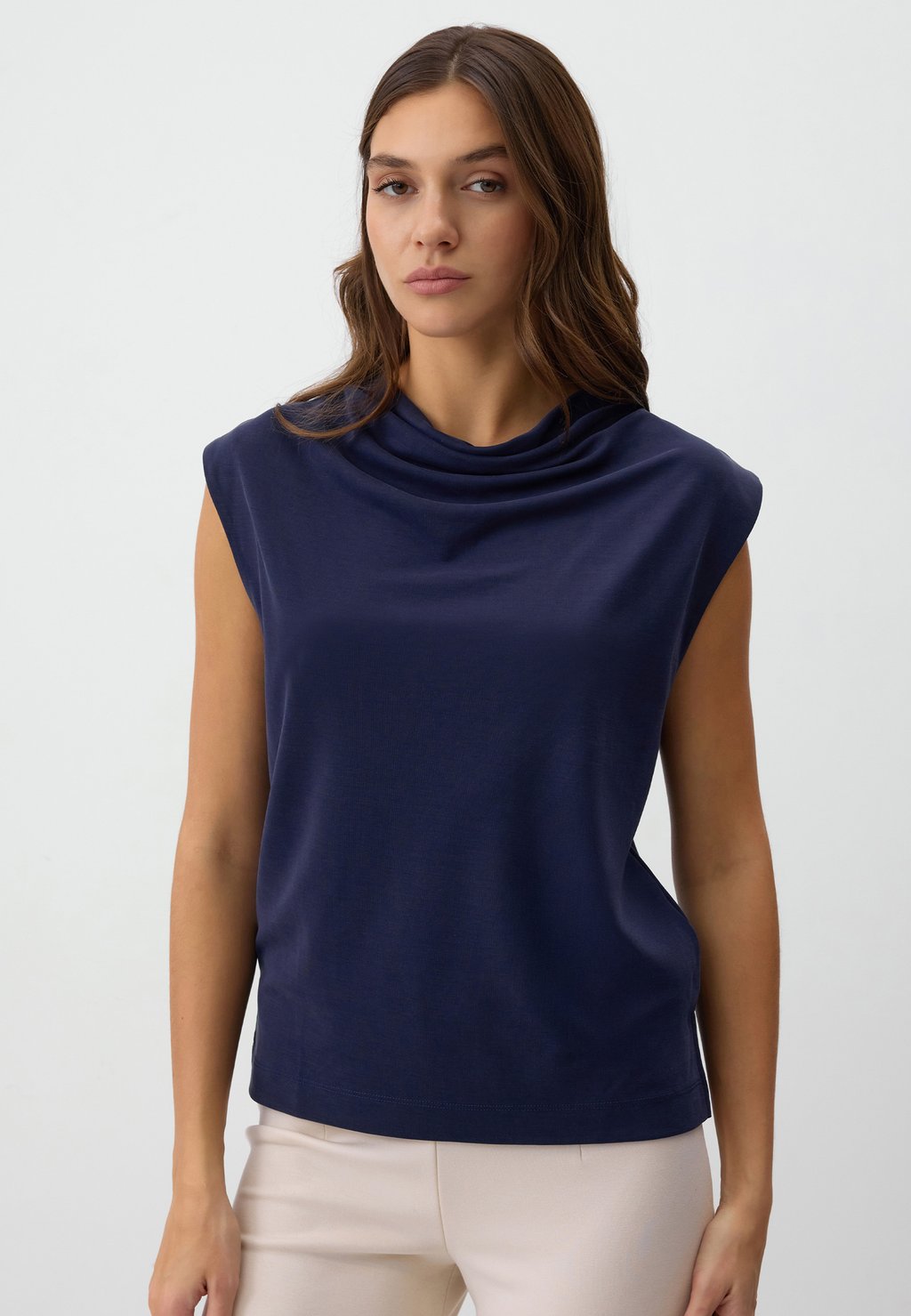 Базовая футболка Jimmy Key, темно-синий
Базовая футболка Jimmy Key, темно-синий