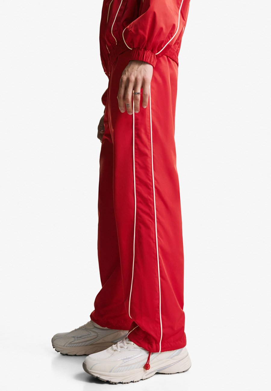 Кроссовки Bershka Trainers, White
Кроссовки Bershka Trainers, White