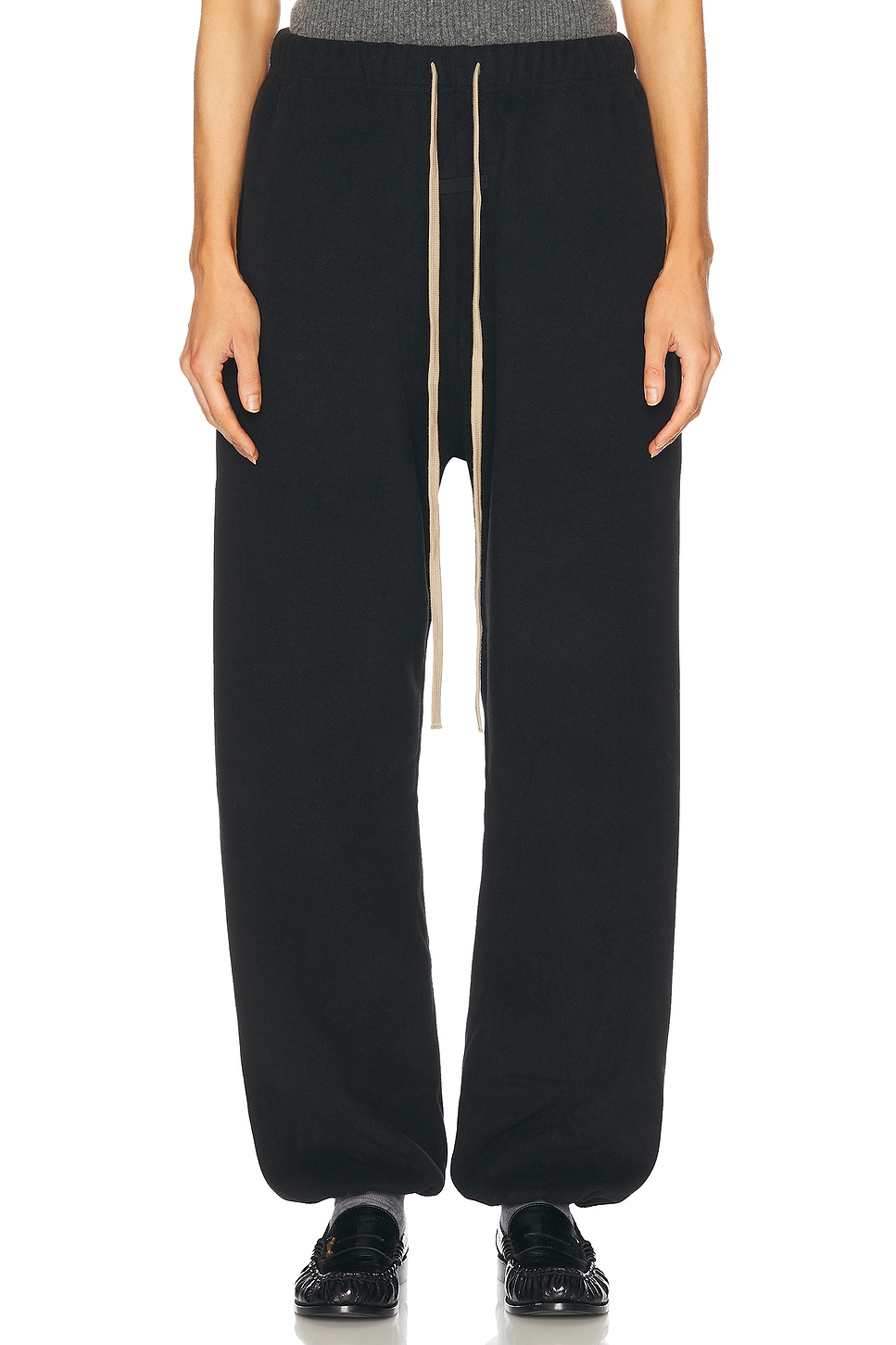 Брюки-джоггеры с эффектом потертости Fear Of God Essentials, Black
Брюки-джоггеры с эффектом потертости Fear Of God Essentials, Black