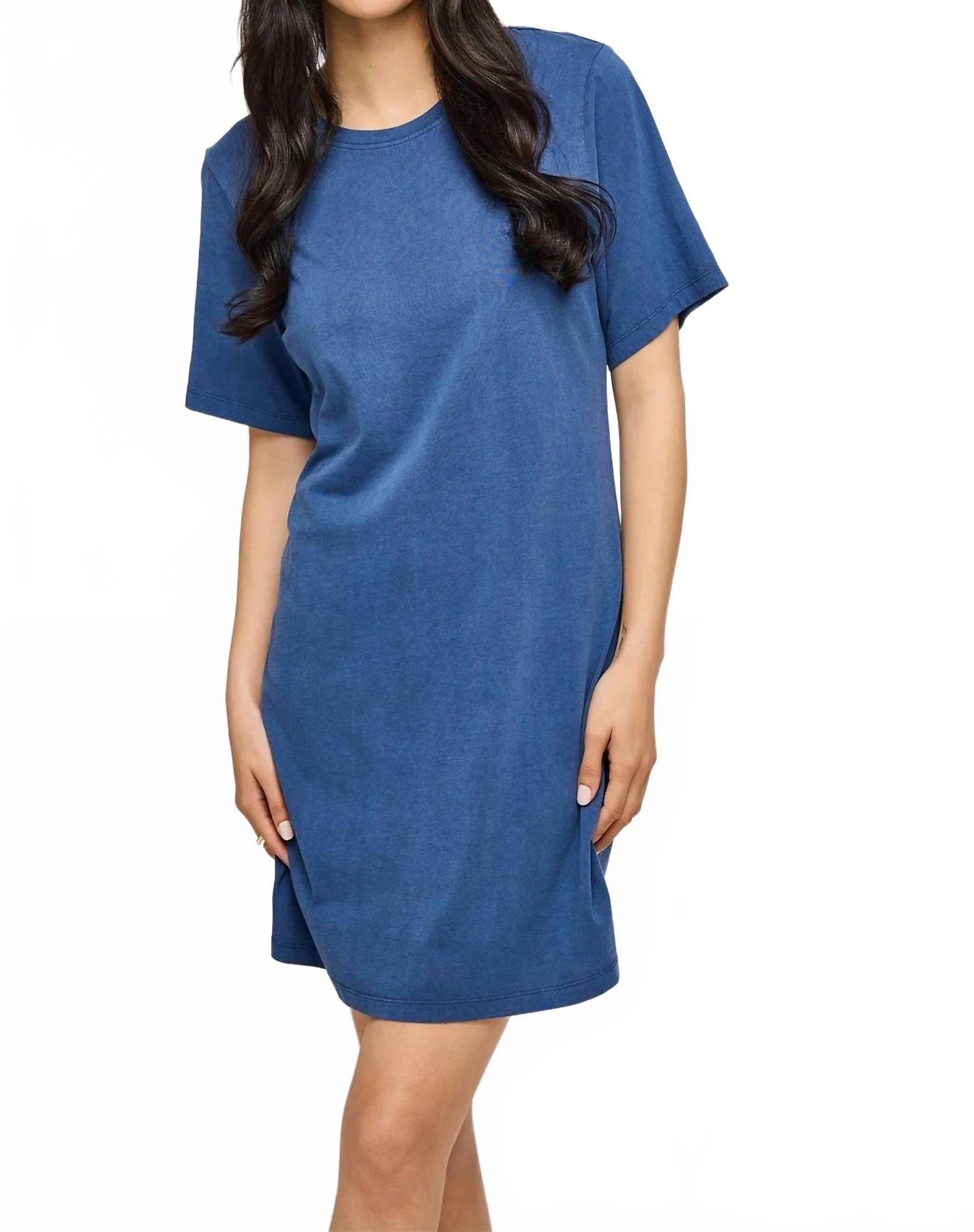 Синди Платье-футболка в темно-синем Gentle Fawn
Синди Платье-футболка в темно-синем Gentle Fawn