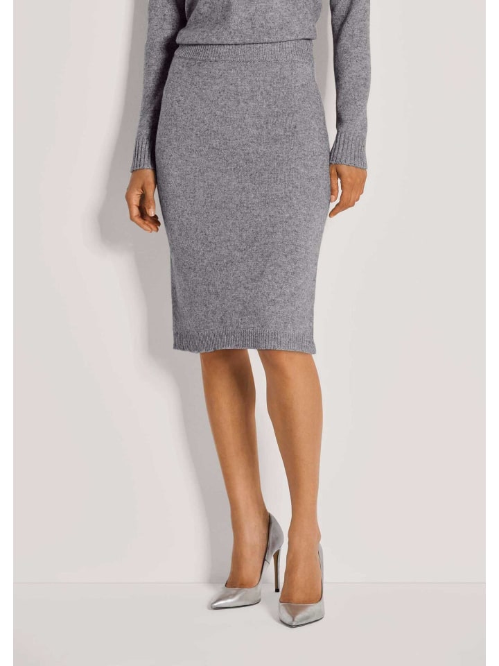 MADELEINE Элегантная кашемировая юбка в графитово-серебристо-меланжевом цвете
MADELEINE Элегантная кашемировая юбка в графитово-серебристо-меланжевом цвете