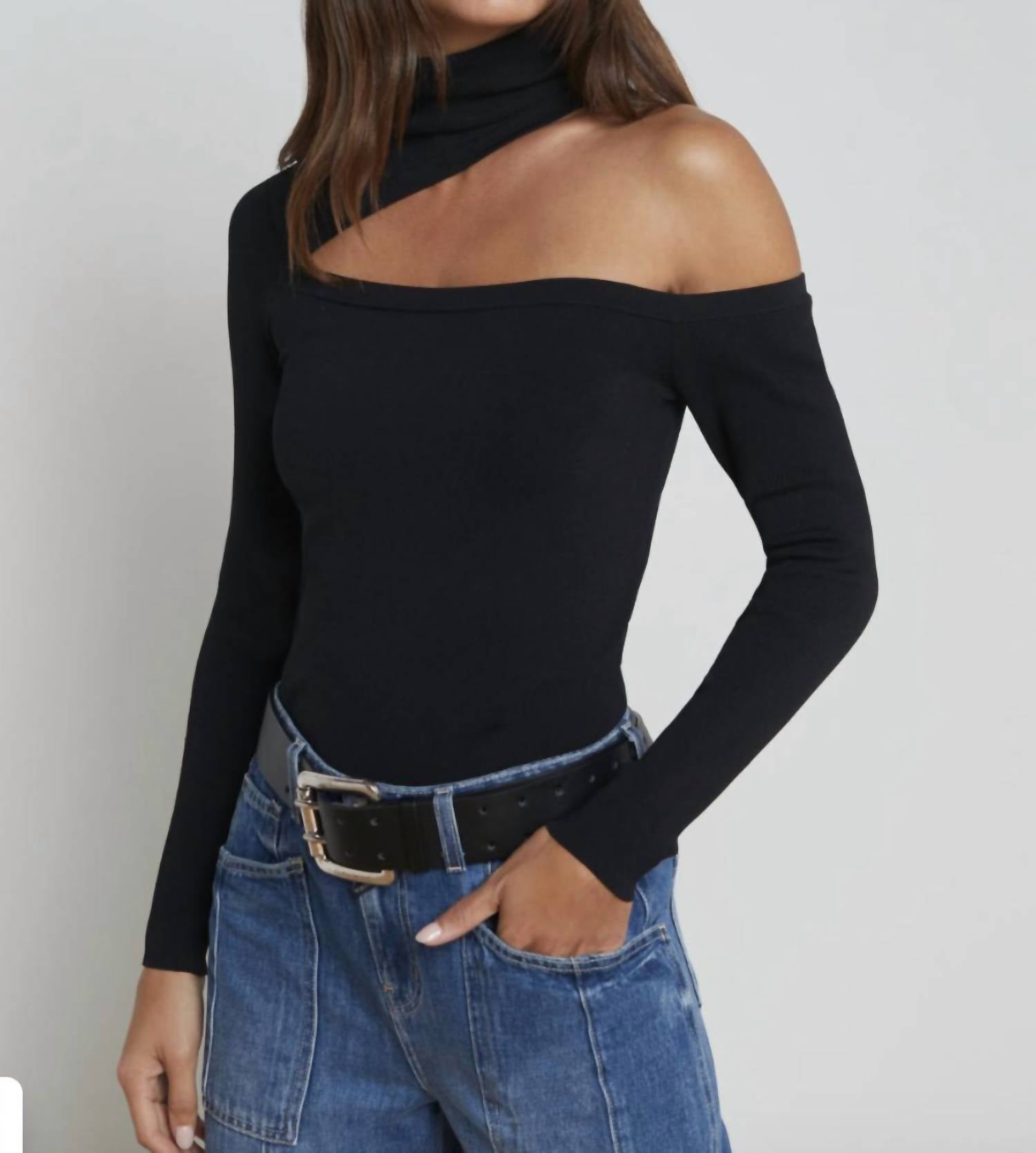 Азия водолазка в черном L'Agence
Азия водолазка в черном L'Agence