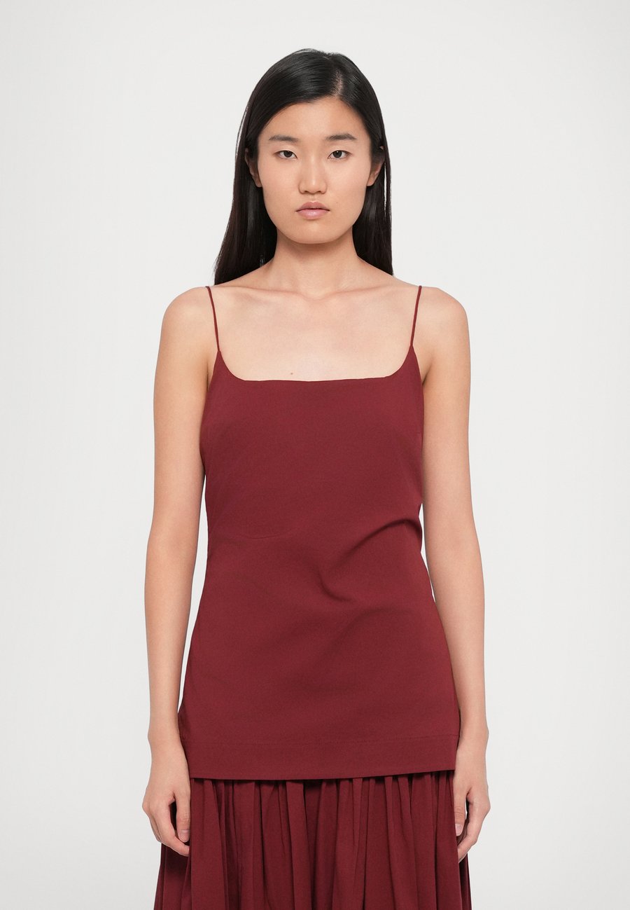 Платье STAUD ARI DRESS, Sangria/Red
Платье STAUD ARI DRESS, Sangria/Red